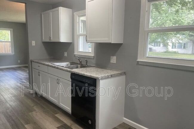 Foto del edificio - 2413 SW Mission Ave