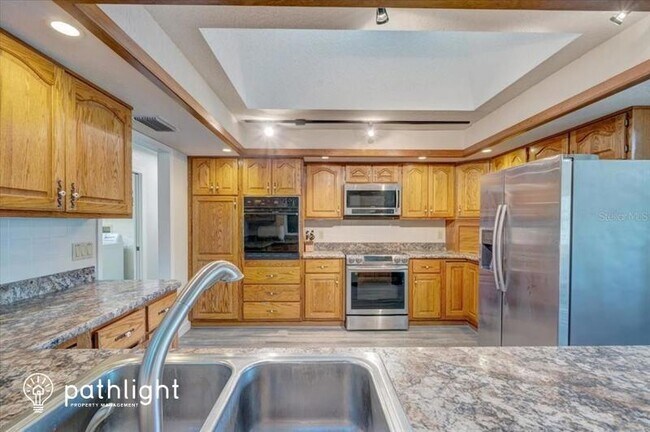 Foto del edificio - 9375 Bearwalk Path, Weeki Wachee, FL, 34613