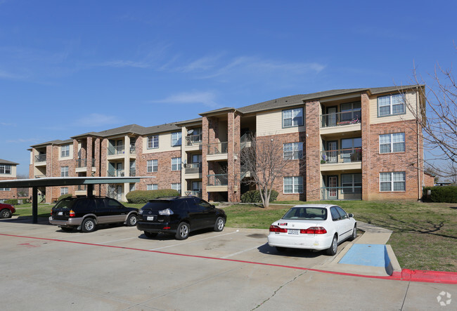 Building Photo - Timber Oaks