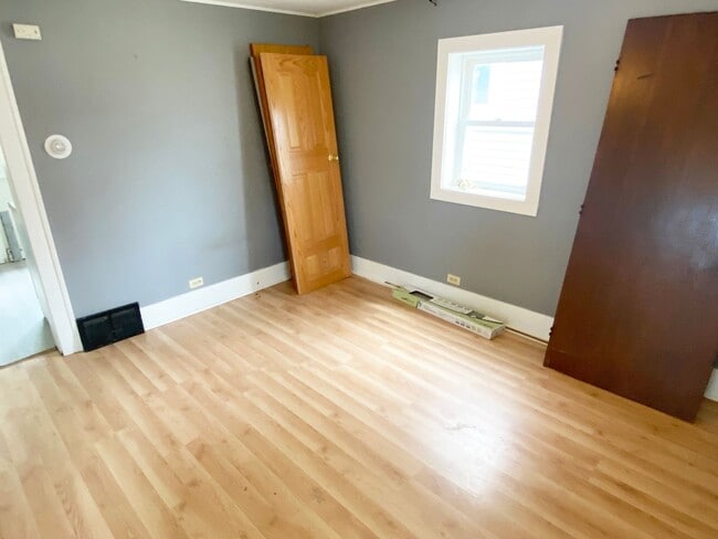 Building Photo - 2 BR Ranch Style Home with 1-Car Detached Garage