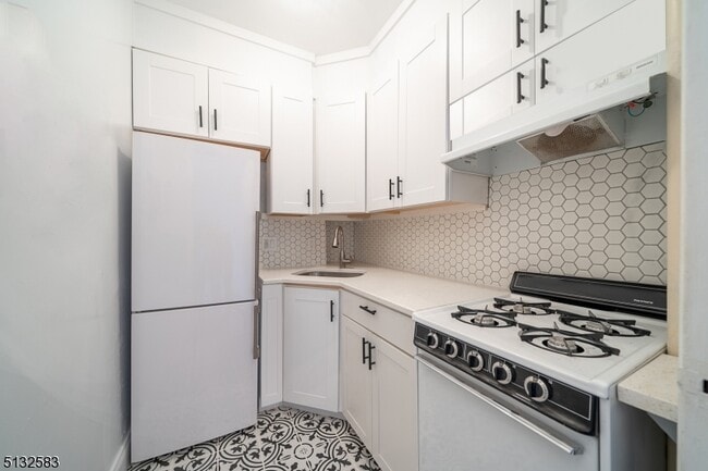 Building Photo - 5 Roosevelt Pl