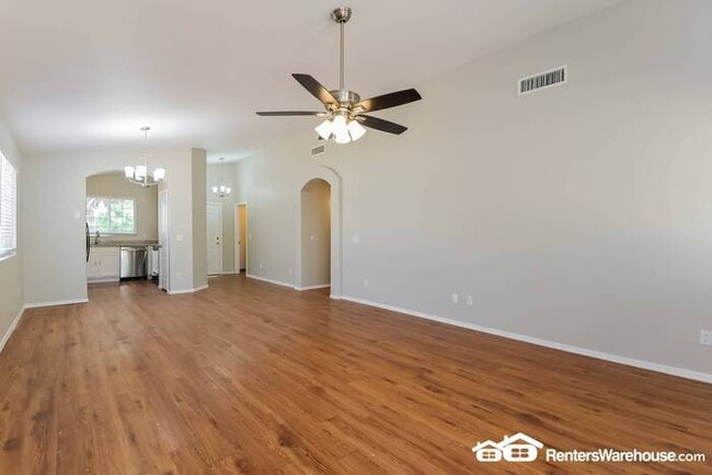 Building Photo - Gorgeously Updated 3 Bed, 2 Bath home in T...