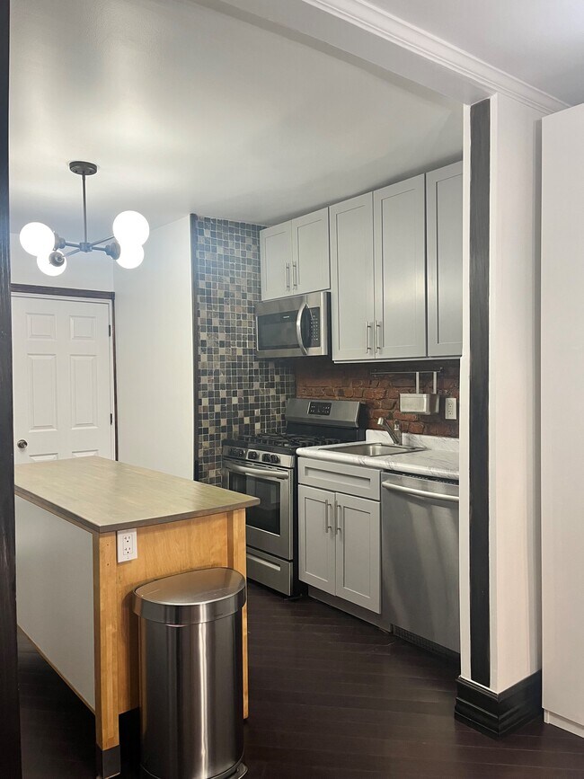 kitchen - 12 Parkside Ct