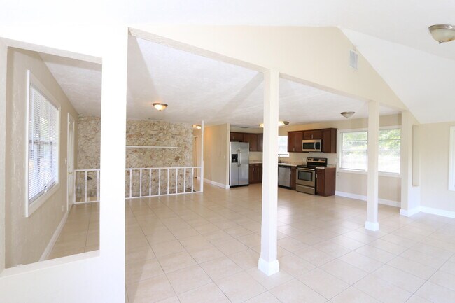 Foto del edificio - 4916 Silver Oak Dr