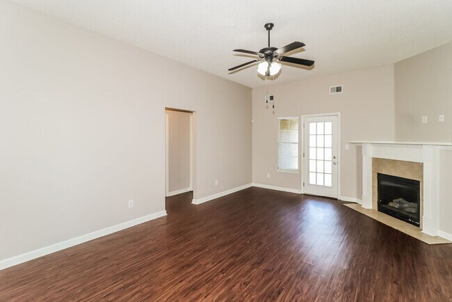 Foto del edificio - 7972 Ridgedale Dr