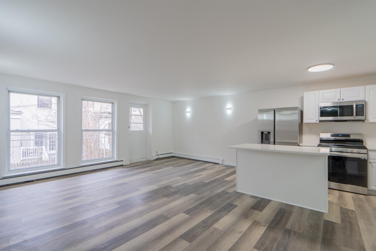 Primary Photo - 5311 Boulevard E