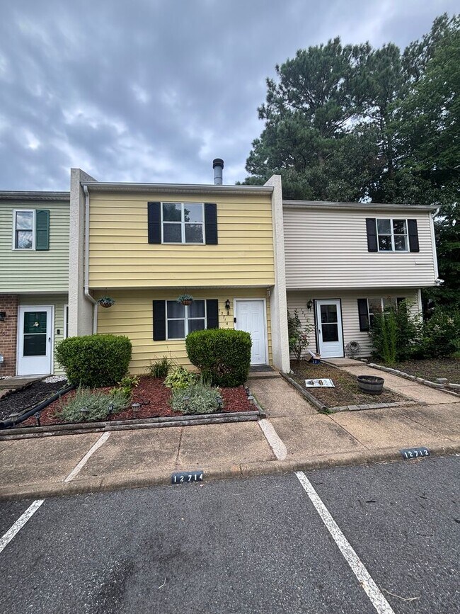 Foto del edificio - Charming 3 Bedroom 1.5 Bathroom Newport Ne...
