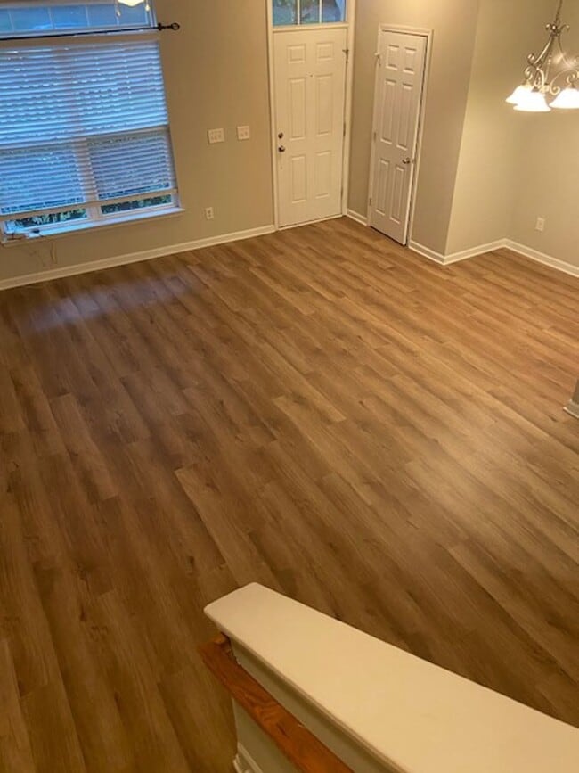Building Photo - Water Included!  Nice and Spacious 3 Bedro...