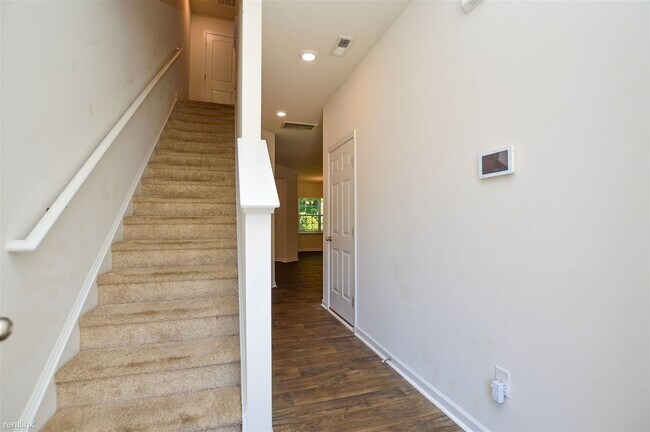 Foto del edificio - 3 br, 2.5 bath Townhome - 6041 Guildford H...