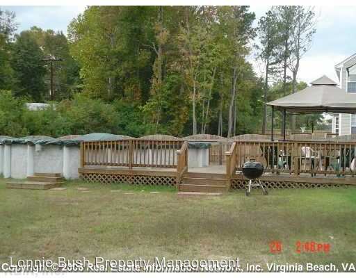 Building Photo - 1005 English Oak Dr