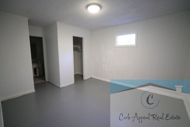 Foto del edificio - 1 bed / 1 bath apartment - $550
