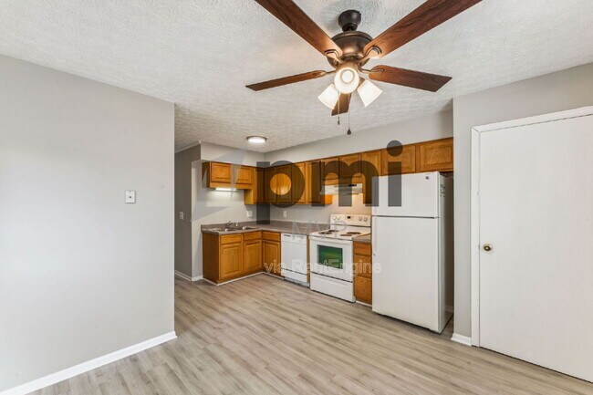 Building Photo - 3783 Petzinger Rd