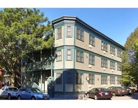 Building Photo - 277 River St
