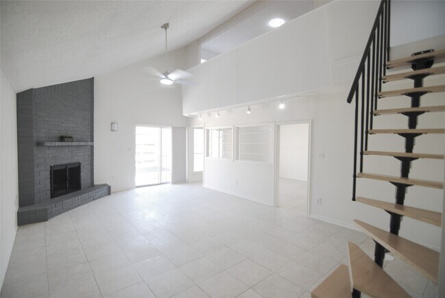 Foto del edificio - 6207 Grandvale Dr