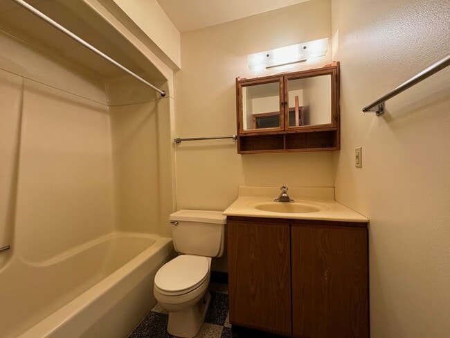 Building Photo - 408