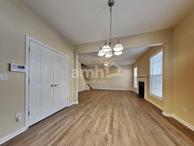 Foto del edificio - 6216 Roseway Ct