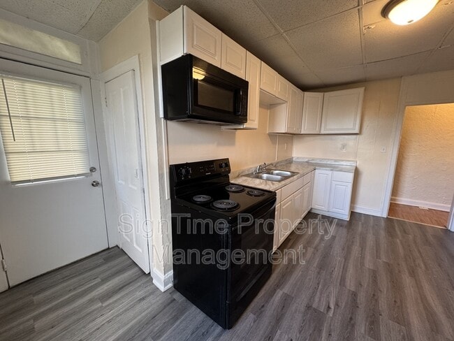 Building Photo - 666 N Prospect St