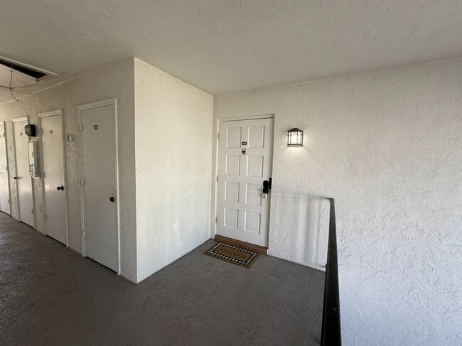 Building Photo - 5800 Hollywood Blvd