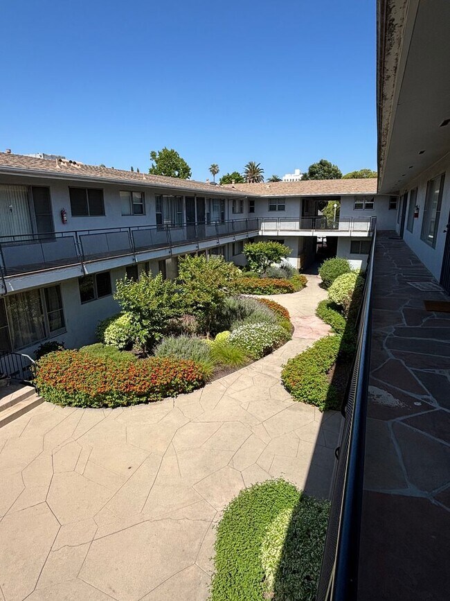 Foto del edificio - Spacious 1 bedroom available now in Long B...