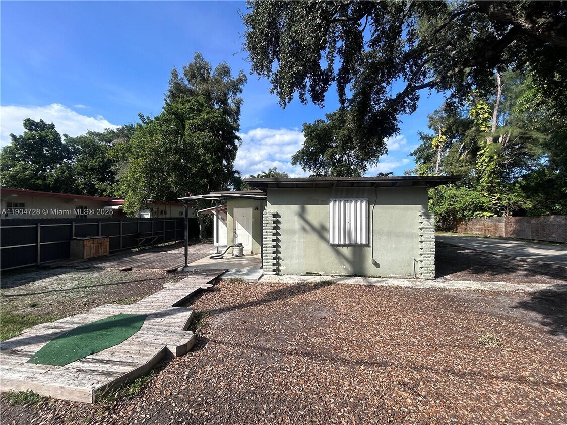 Building Photo - 1543 NE 144th St