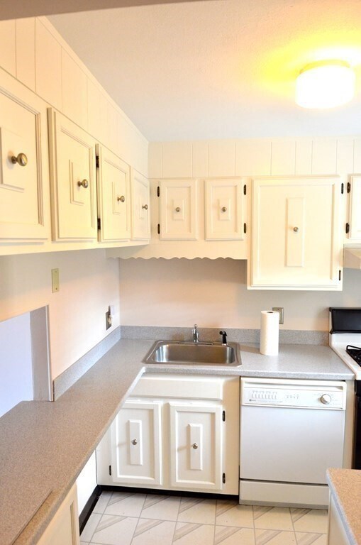 Building Photo - 315 Neponset St