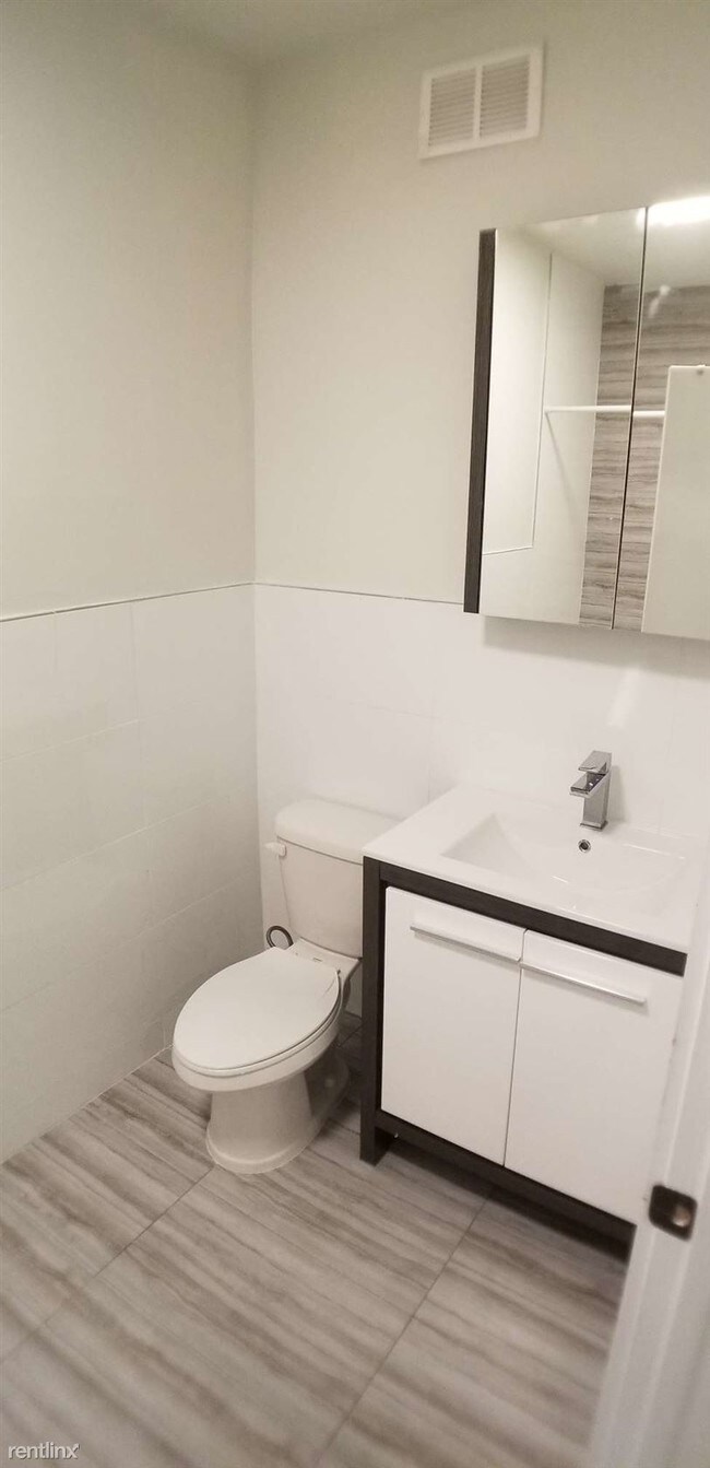 Building Photo - 4 br, 2 bath  - 522 W Side Ave 3