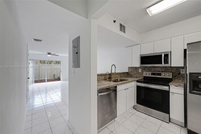 Building Photo - 139 Riviera Cir