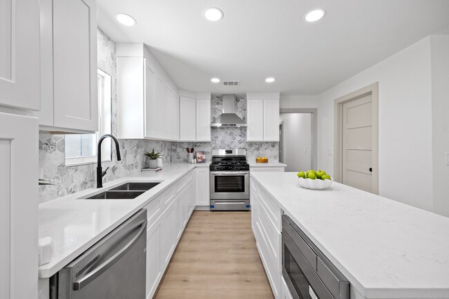 Building Photo - Incredibly Remodeled 4-Bedroom Home In Eas...