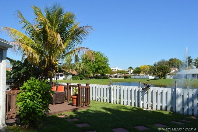 Building Photo - 9685 Sunny Isle Cir