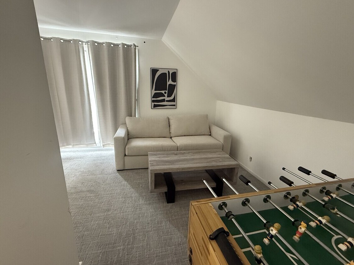 Foto principal - 1115 W 31st St