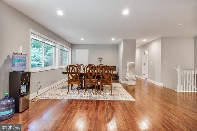 Foto del edificio - 7105 Brooklyn Bridge Rd