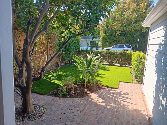 Foto del edificio - 2330 Frey Ave