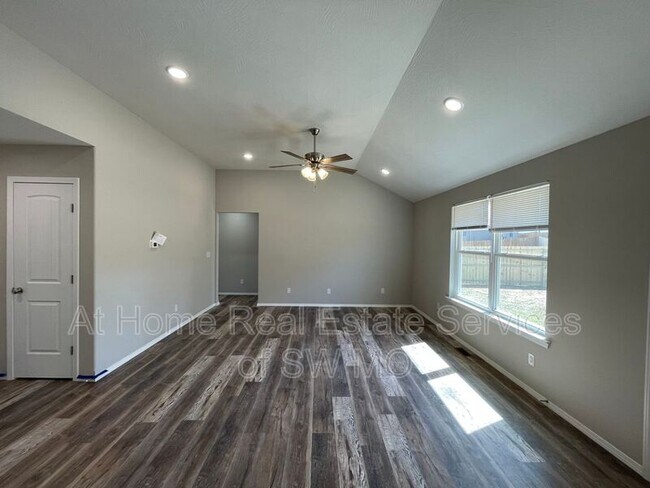 Foto del edificio - 617 S Southgate Dr