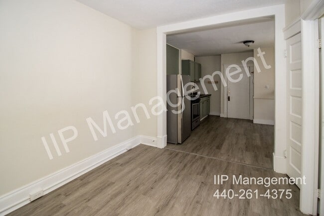 Building Photo - 1609 Lakewood Ave