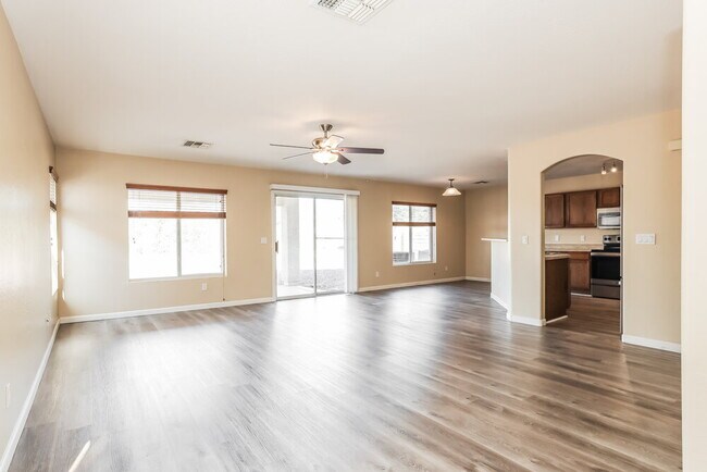 Foto del edificio - 22678 W Adams Dr