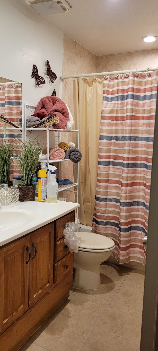 Building Photo - 5958 NW 24th Ct