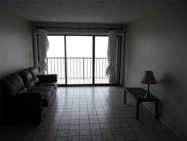 Building Photo - 7310 Seawall Blvd