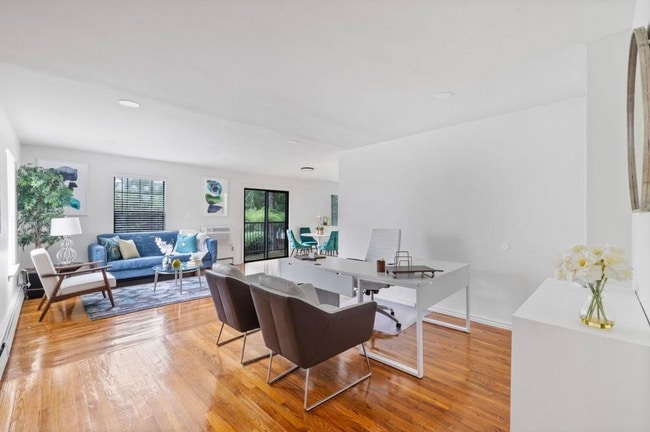 Interior Photo - Princeton Gardens