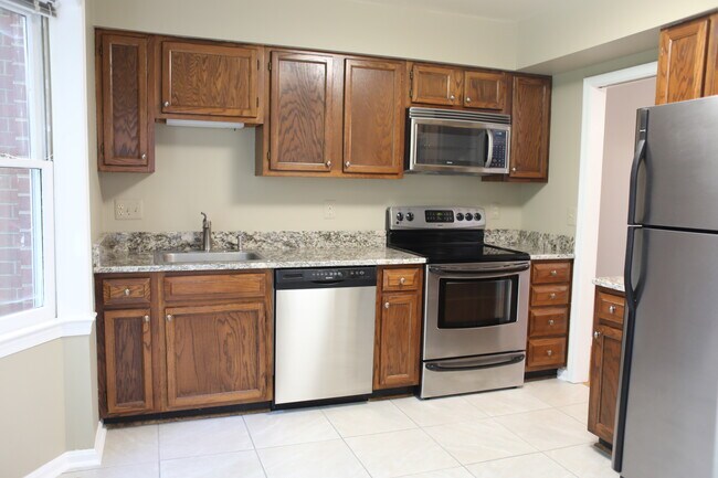 Kitchen 11'X11' - 2825 21st Rd S