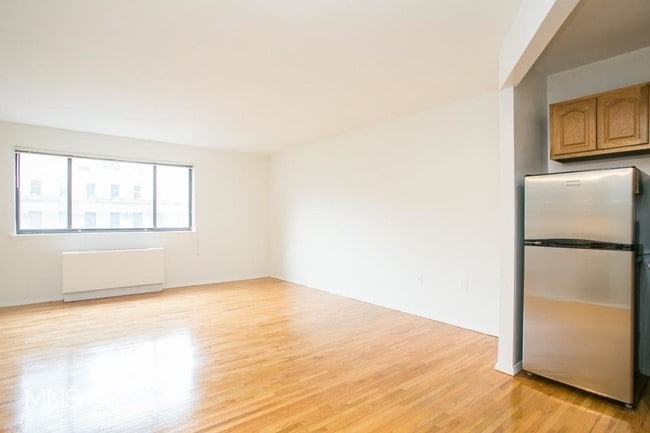 Building Photo - 309 West 30th Street