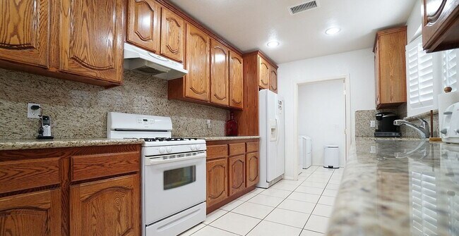 Foto del edificio - 3-Bedroom with 2 Baths and Spacious 2002 Sq Ft in Los Angeles!