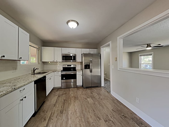 Building Photo - 9744 Columbine Ct