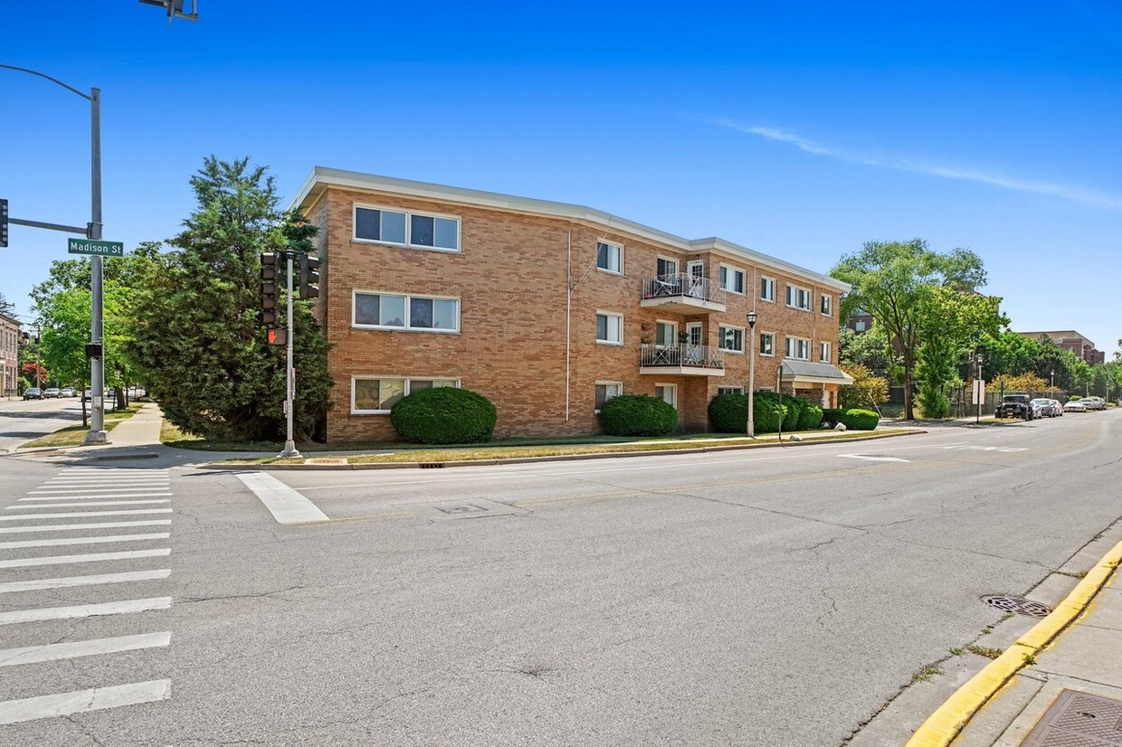 Primary Photo - 5001 Madison St