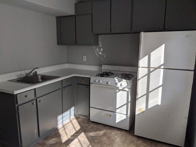 Building Photo - Come enjoy Richmond living at Colorado Manor