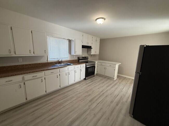 Building Photo - 917 T St