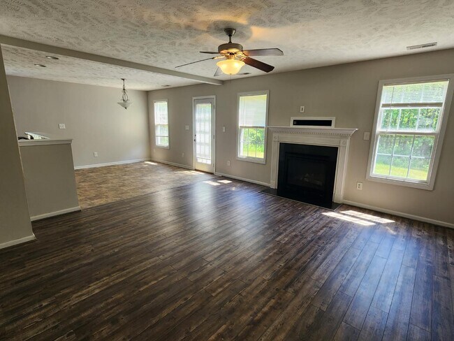 Foto del edificio - 128 Tuxford Ct