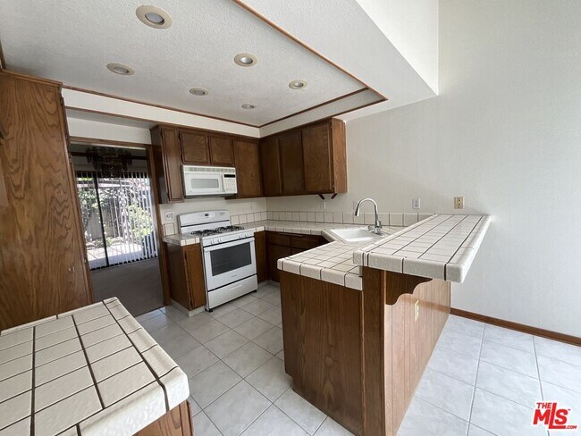 Foto del edificio - 1195 N Diamond Bar Blvd