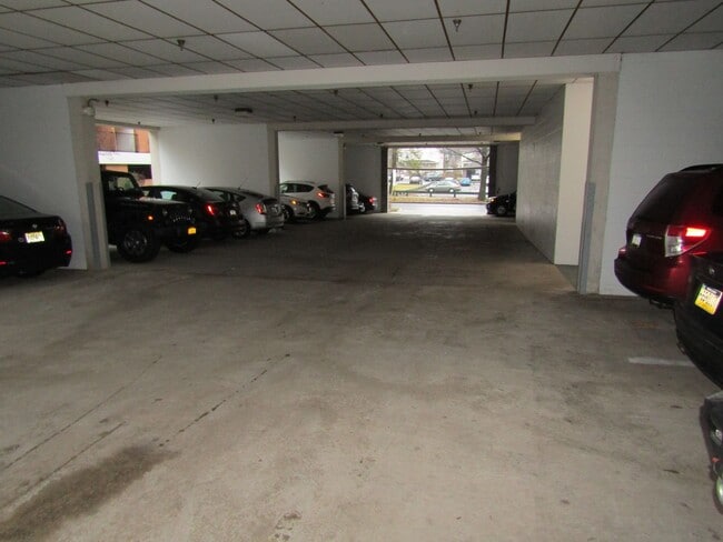 Foto del edificio - Fairmount East II - 2 Bedroom 2 Bath Middl...