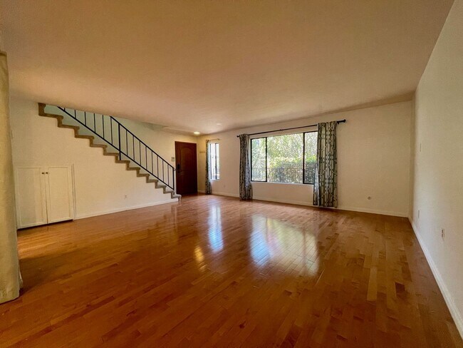 Foto del edificio - 3 Bedroom-2.5 Bathroom Two Story Condo in ...