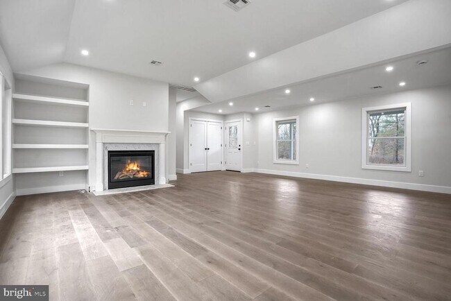 Foto del edificio - 358 Cherry Valley Rd